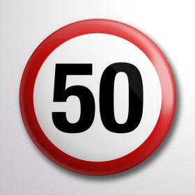 Sebességkorlátozó kitűző 50. születésnapra