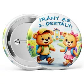   "Irány az 1. osztály" feliratos kitűző több méretben