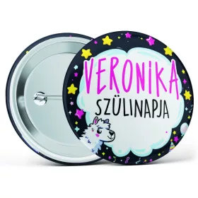   Lámás születésnapi kitűző lányoknak választható névvel