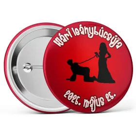   Pórázos lánybúcsús kitűző választható névvel és dátummal